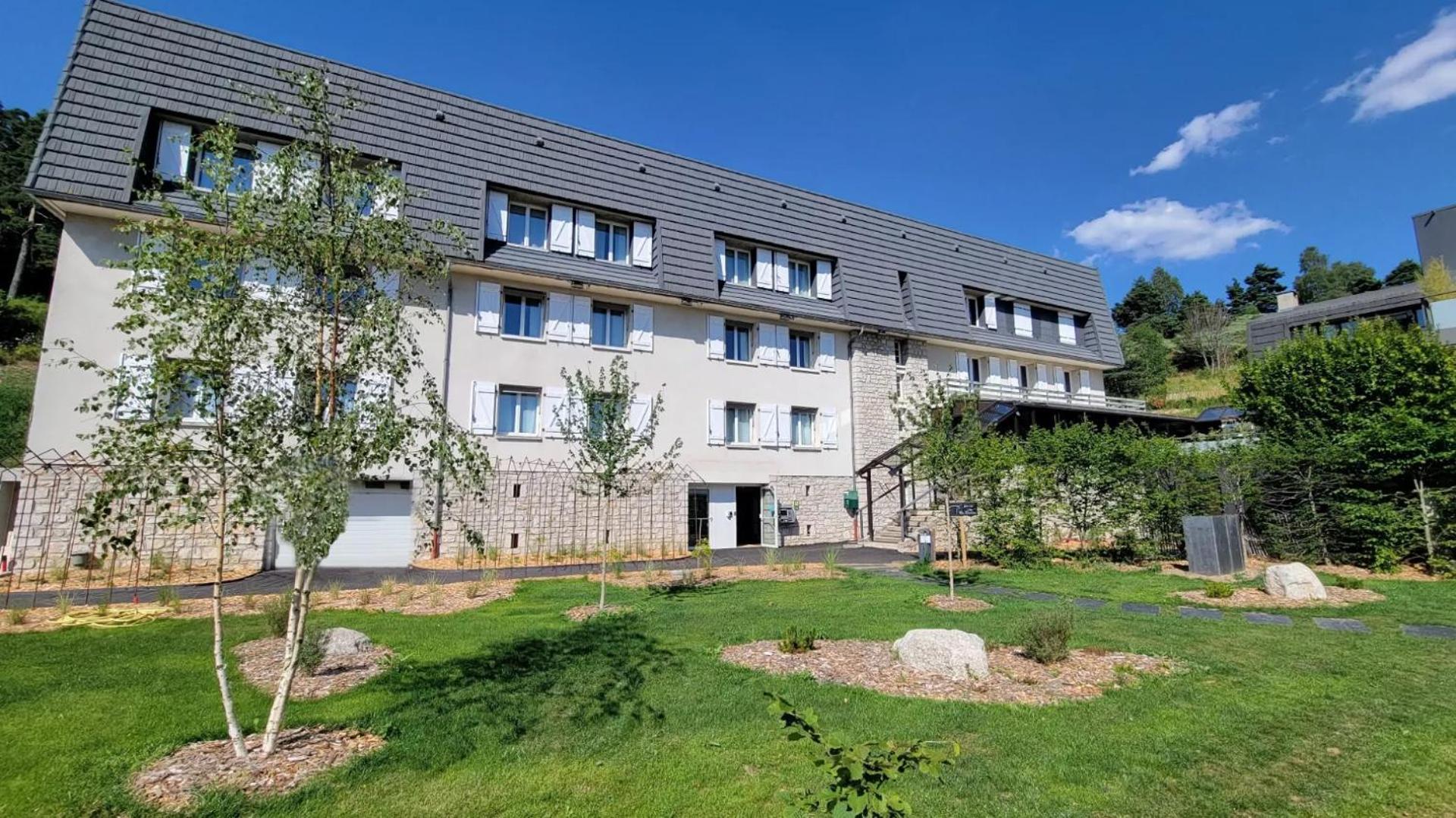 Logis Hotel Et Spa Chez Camillou Aumont-Aubrac Exteriör bild
