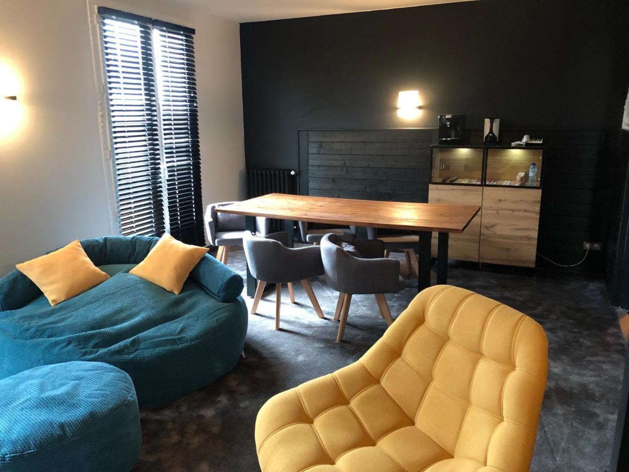 Logis Hotel Et Spa Chez Camillou Aumont-Aubrac Exteriör bild